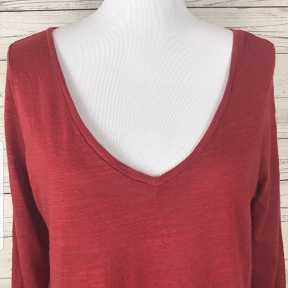 Banana Republic Red V-neck Tee - Picture 5 of 7